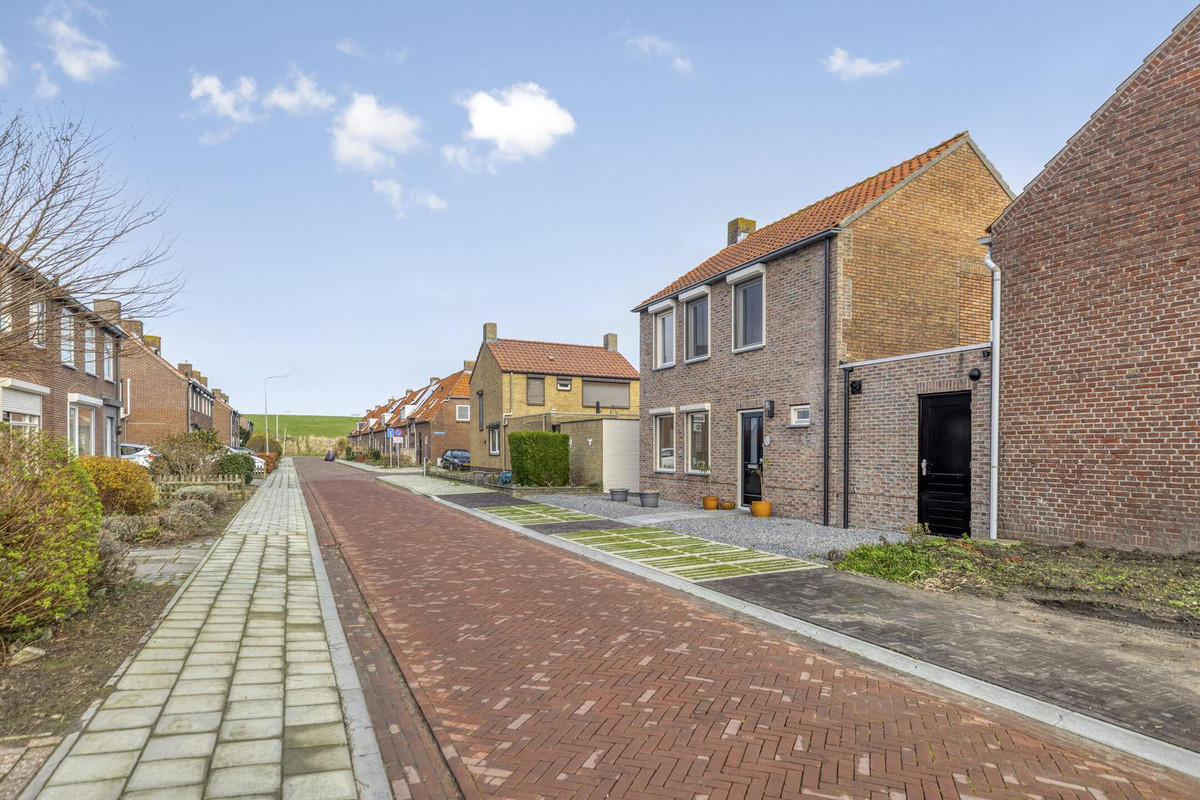 Vrijstaande woning te koop: Monseigneur Luijpenstraat 1, Hoofdplaat