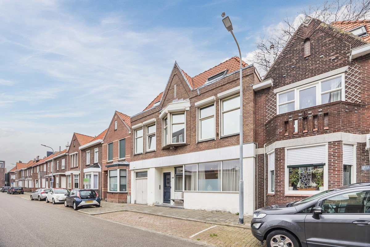 Tussenwoning te koop: Burgemeester Geillstraat 36, Terneuzen
