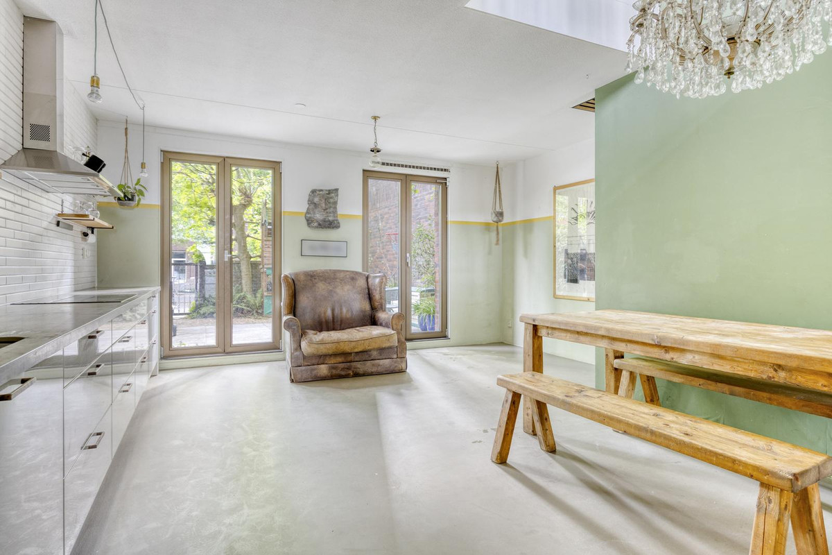Tussenwoning te koop: Bert Haanstrakade 142A, Amsterdam