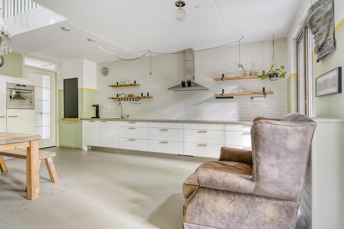 Tussenwoning te koop: Bert Haanstrakade 142A, Amsterdam