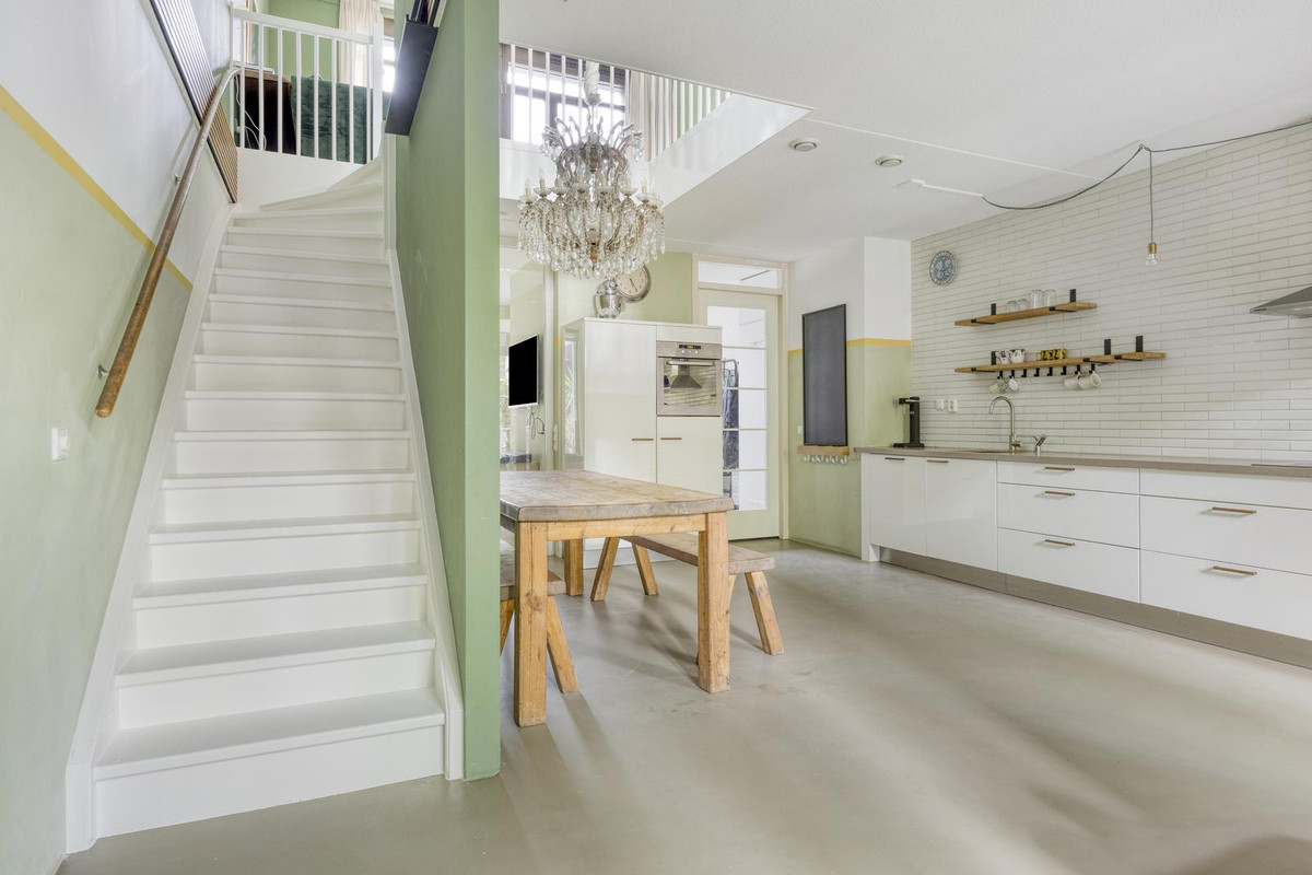 Tussenwoning te koop: Bert Haanstrakade 142A, Amsterdam