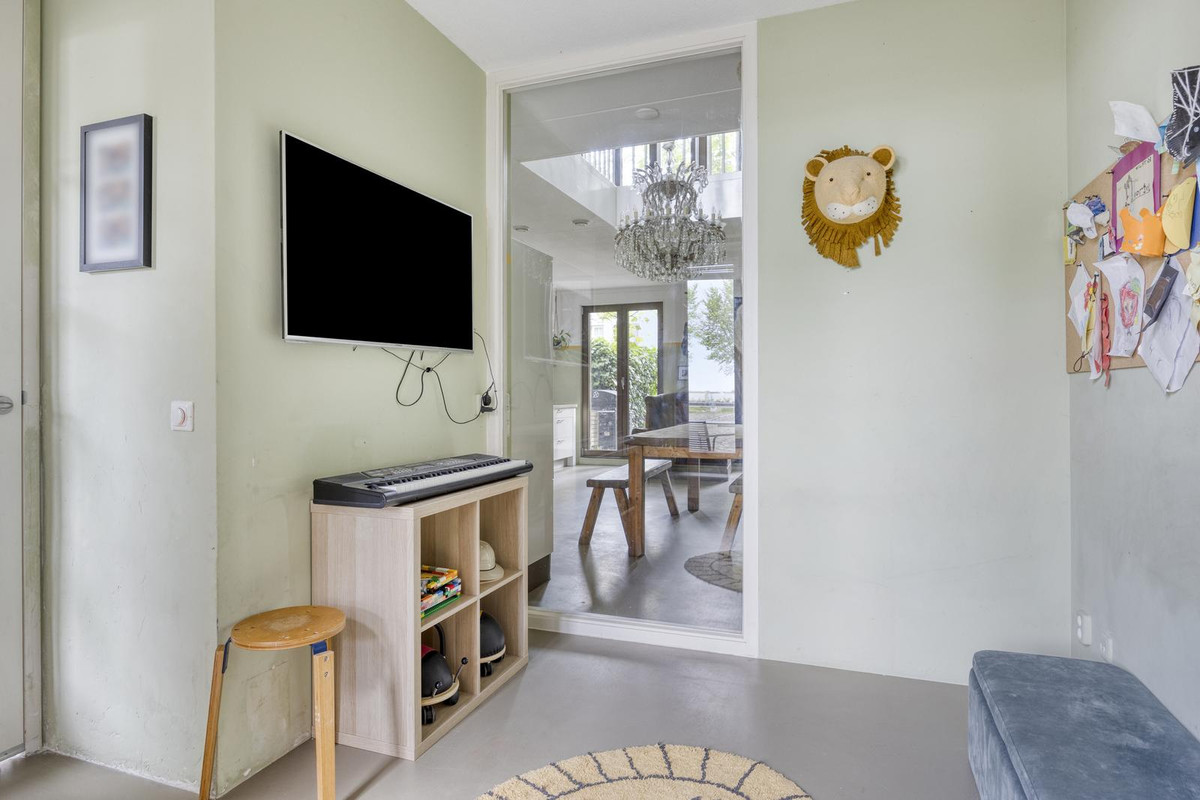 Tussenwoning te koop: Bert Haanstrakade 142A, Amsterdam