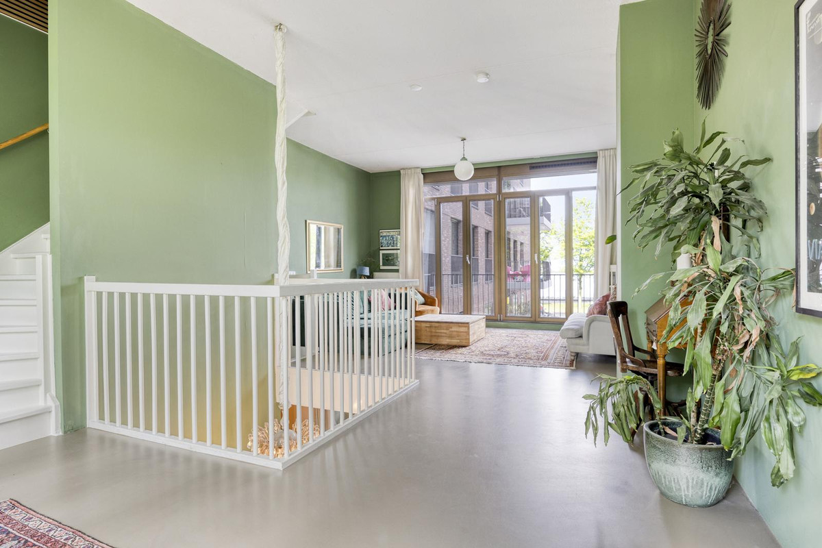 Tussenwoning te koop: Bert Haanstrakade 142A, Amsterdam