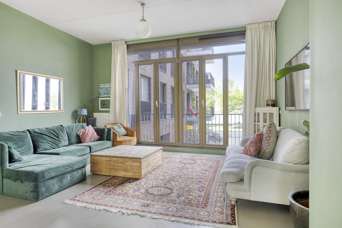 Tussenwoning te koop: Bert Haanstrakade 142A, Amsterdam