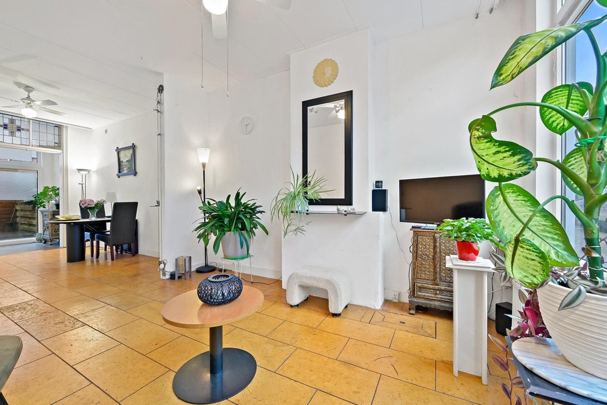 Studio te koop: Jan van Houtstraat 107, 'S-Gravenhage