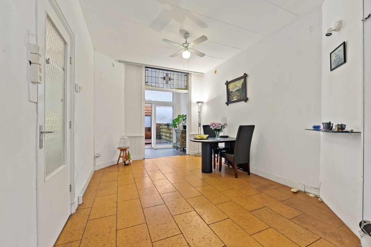 Studio te koop: Jan van Houtstraat 107, 'S-Gravenhage