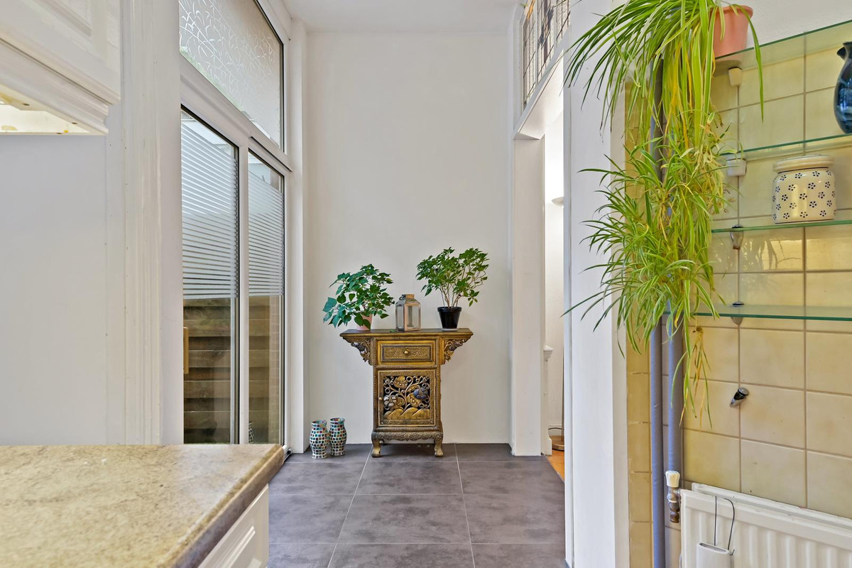 Studio te koop: Jan van Houtstraat 107, 'S-Gravenhage