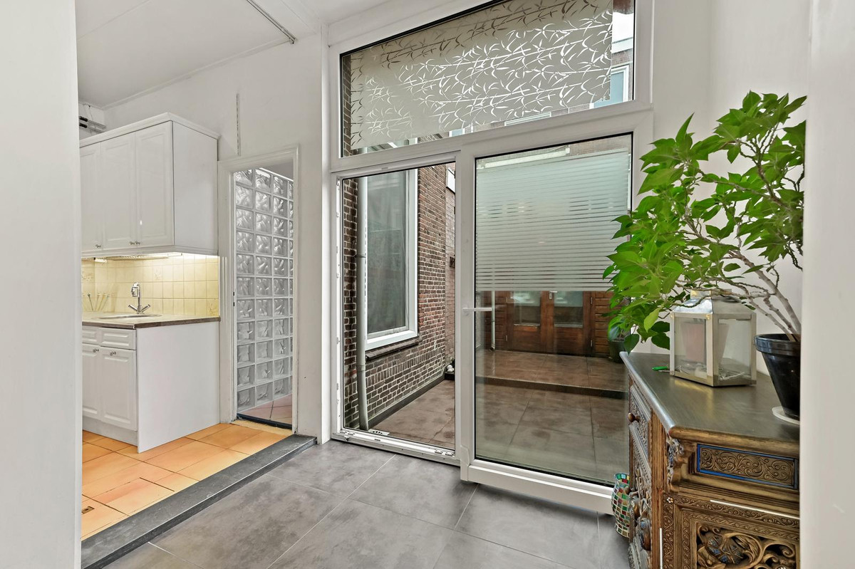 Studio te koop: Jan van Houtstraat 107, 'S-Gravenhage
