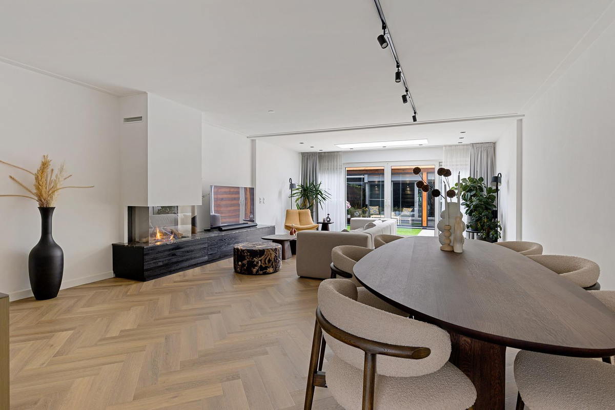 Tussenwoning te koop: Veerse Meer 16, Hoofddorp