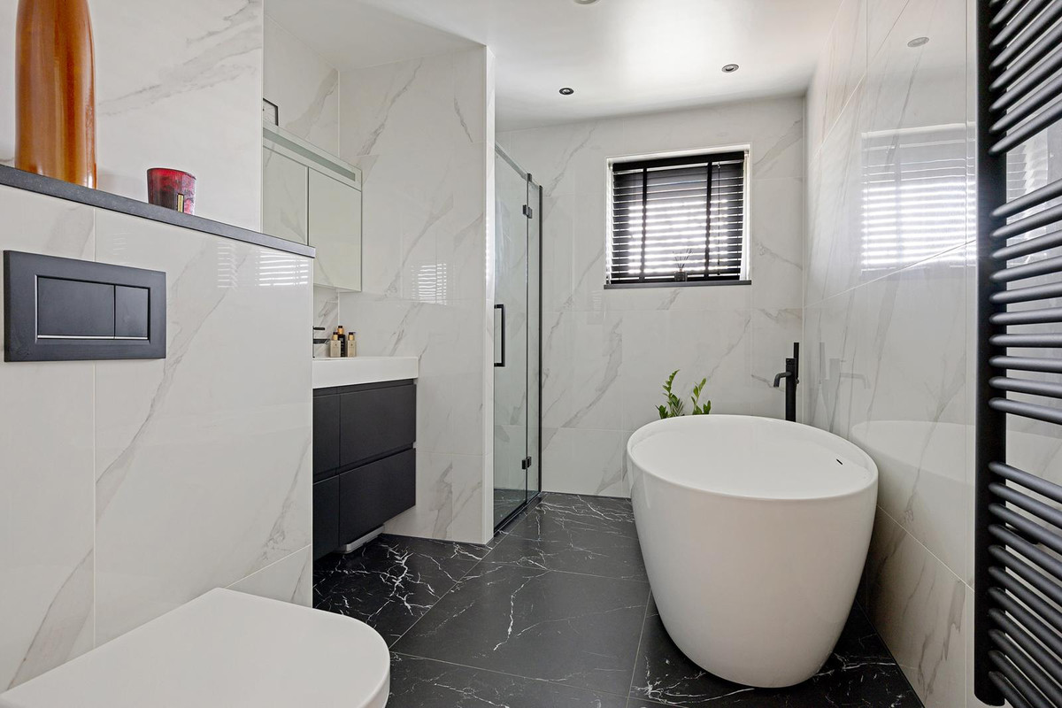Tussenwoning te koop: Veerse Meer 16, Hoofddorp