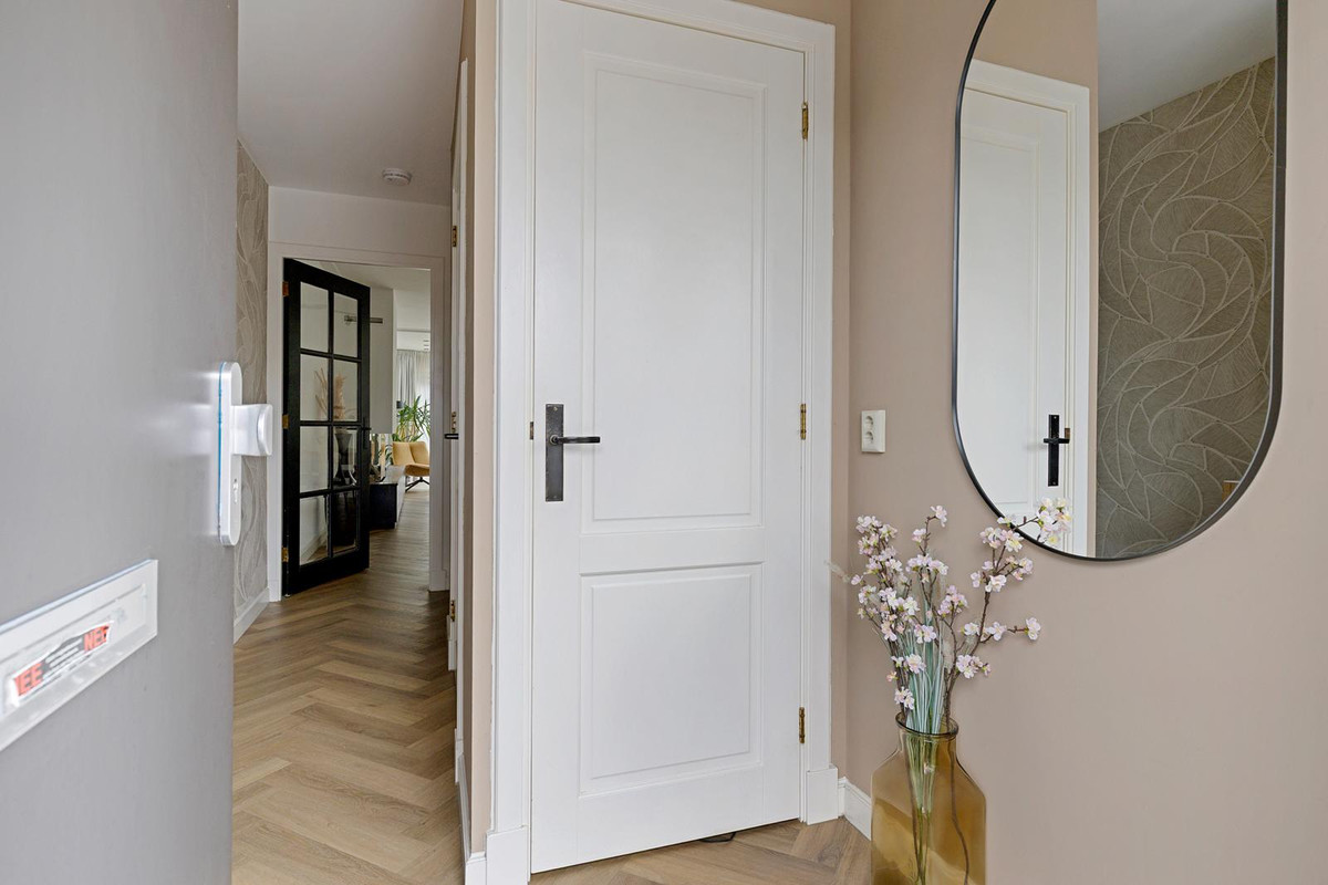 Tussenwoning te koop: Veerse Meer 16, Hoofddorp