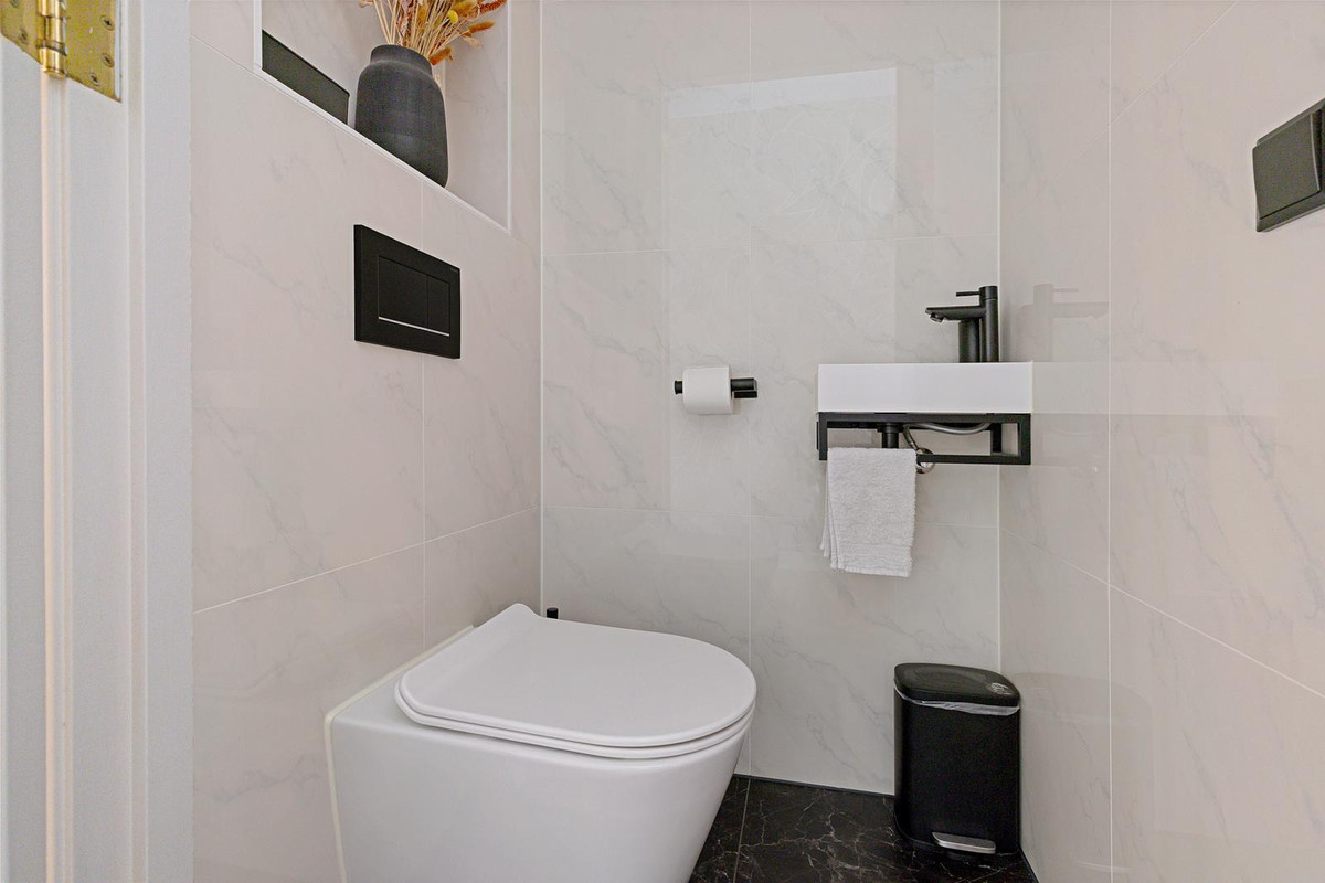 Tussenwoning te koop: Veerse Meer 16, Hoofddorp