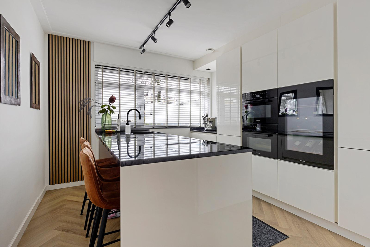 Tussenwoning te koop: Veerse Meer 16, Hoofddorp