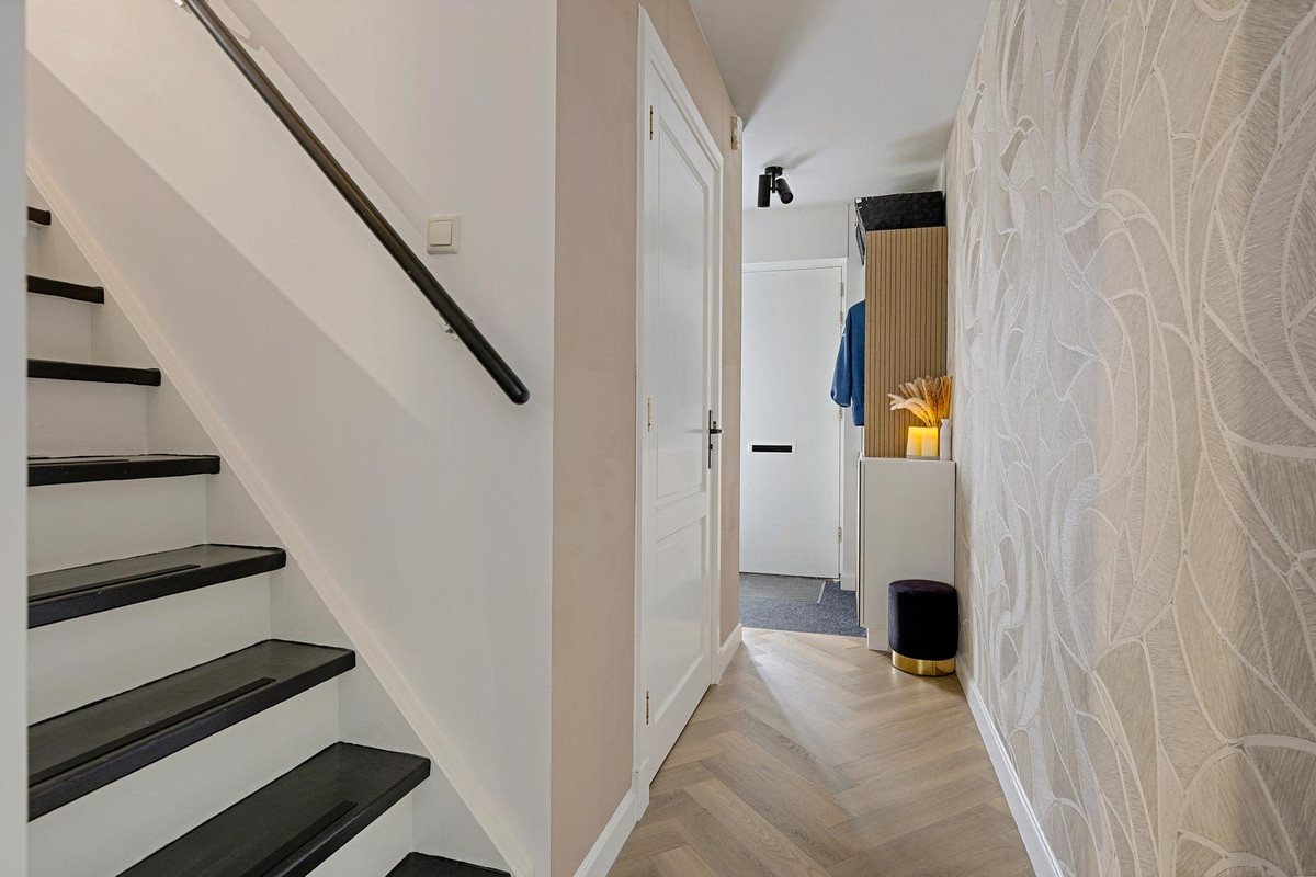 Tussenwoning te koop: Veerse Meer 16, Hoofddorp