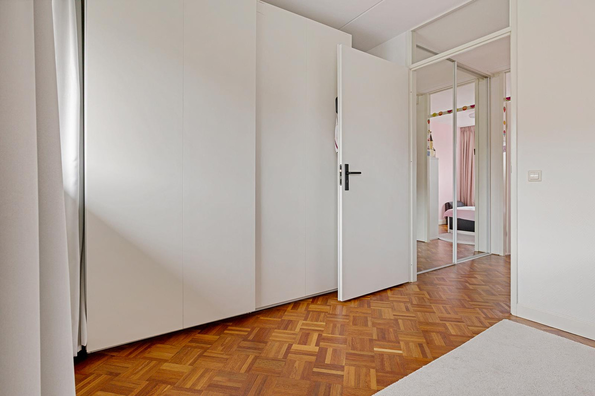 Tussenwoning te koop: Veerse Meer 16, Hoofddorp