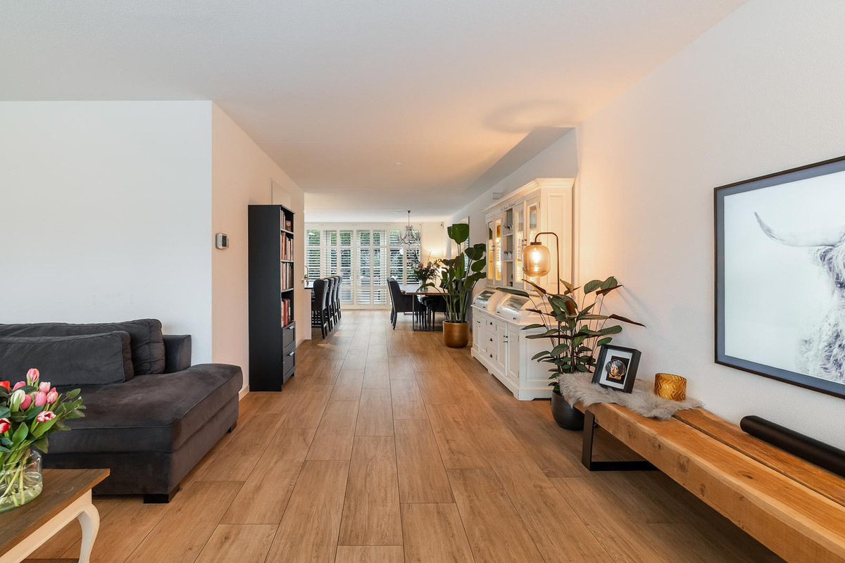 Twee-onder-één-kap te koop: Voorneveldstraat 10, Pernis Rotterdam