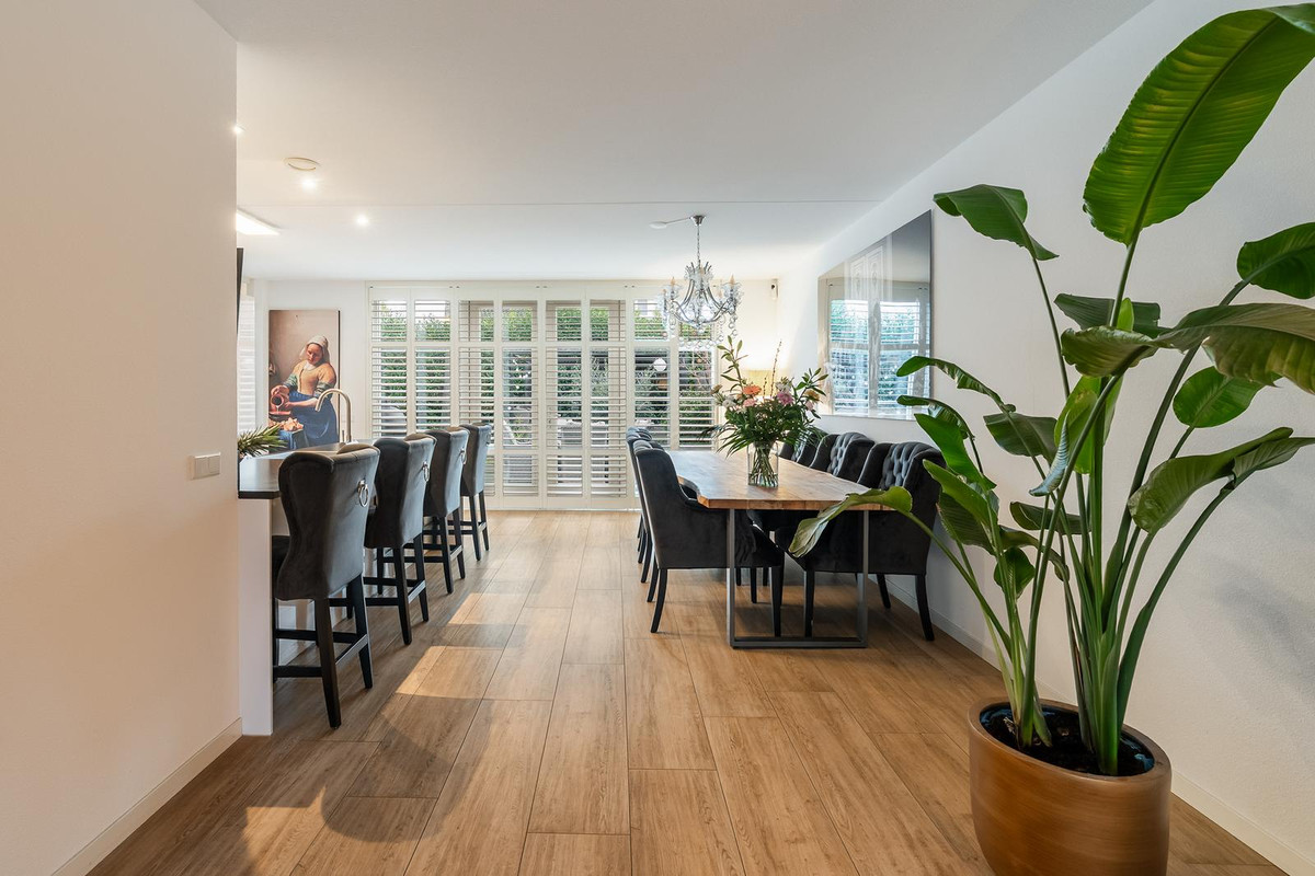 Twee-onder-één-kap te koop: Voorneveldstraat 10, Pernis Rotterdam