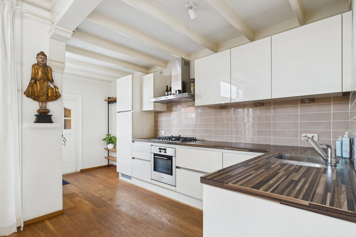 Tussenwoning te koop: Oosterscheldestraat 221, Middelburg