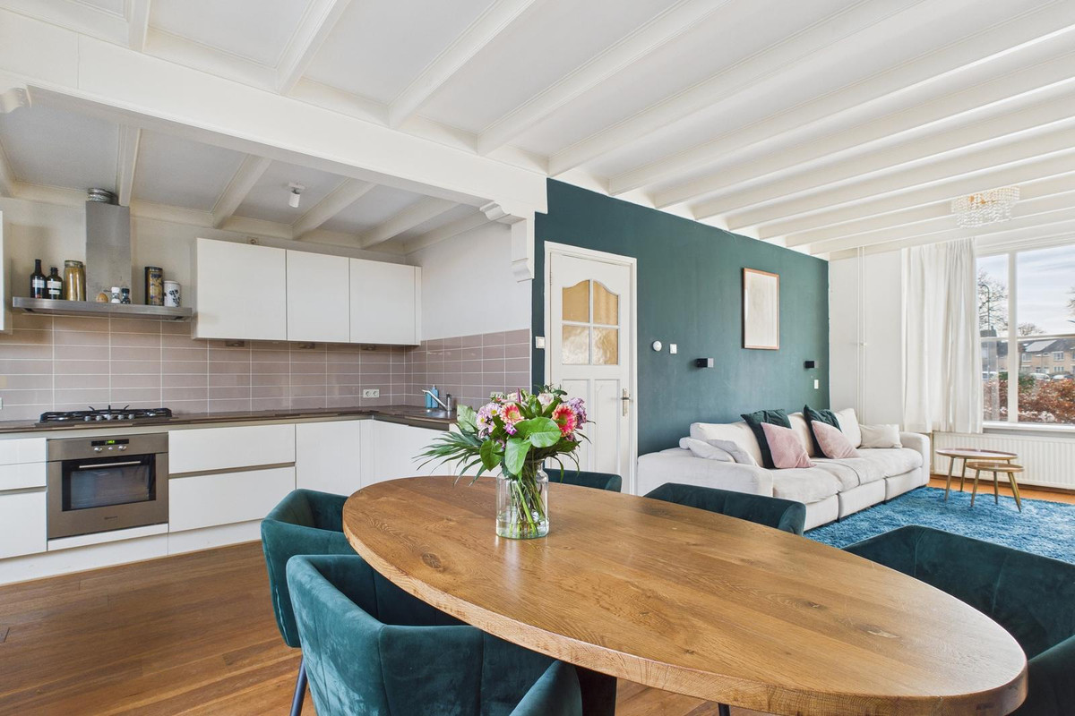 Tussenwoning te koop: Oosterscheldestraat 221, Middelburg
