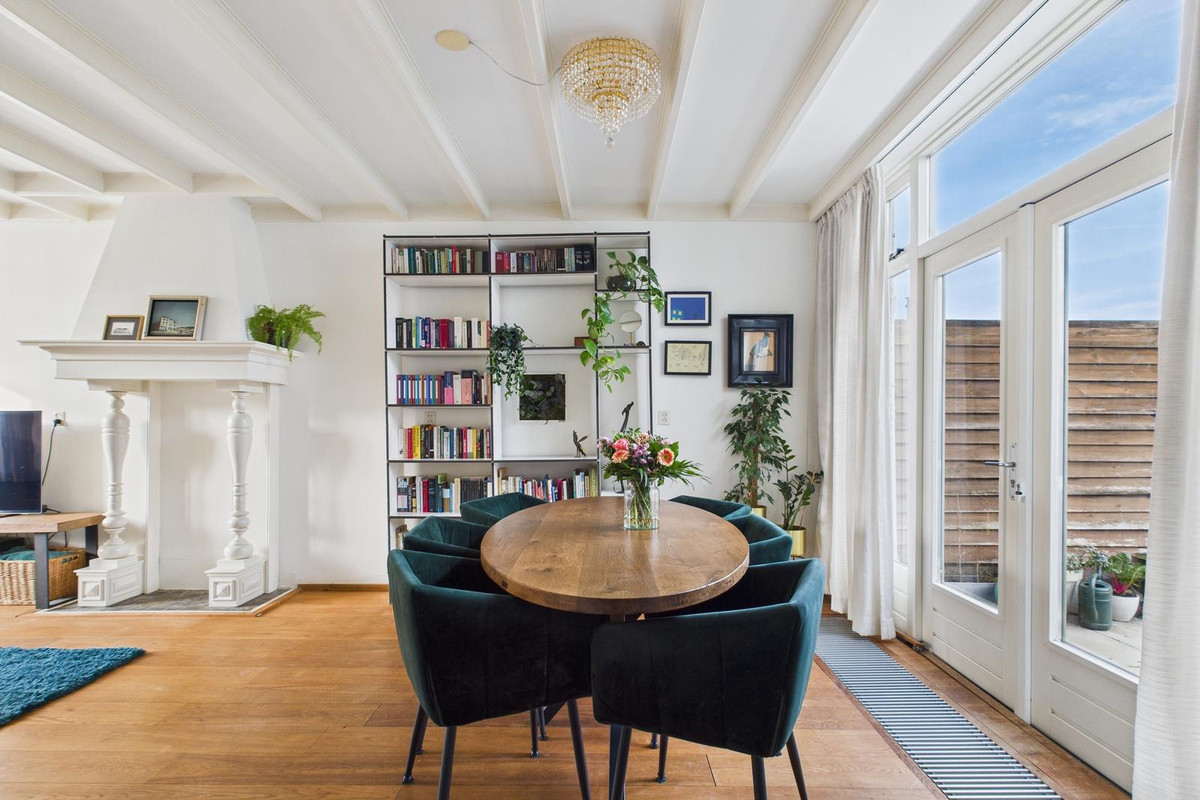 Tussenwoning te koop: Oosterscheldestraat 221, Middelburg