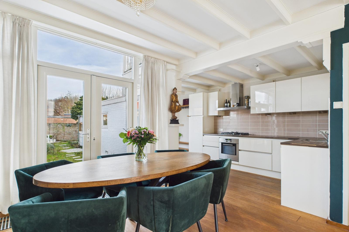 Tussenwoning te koop: Oosterscheldestraat 221, Middelburg