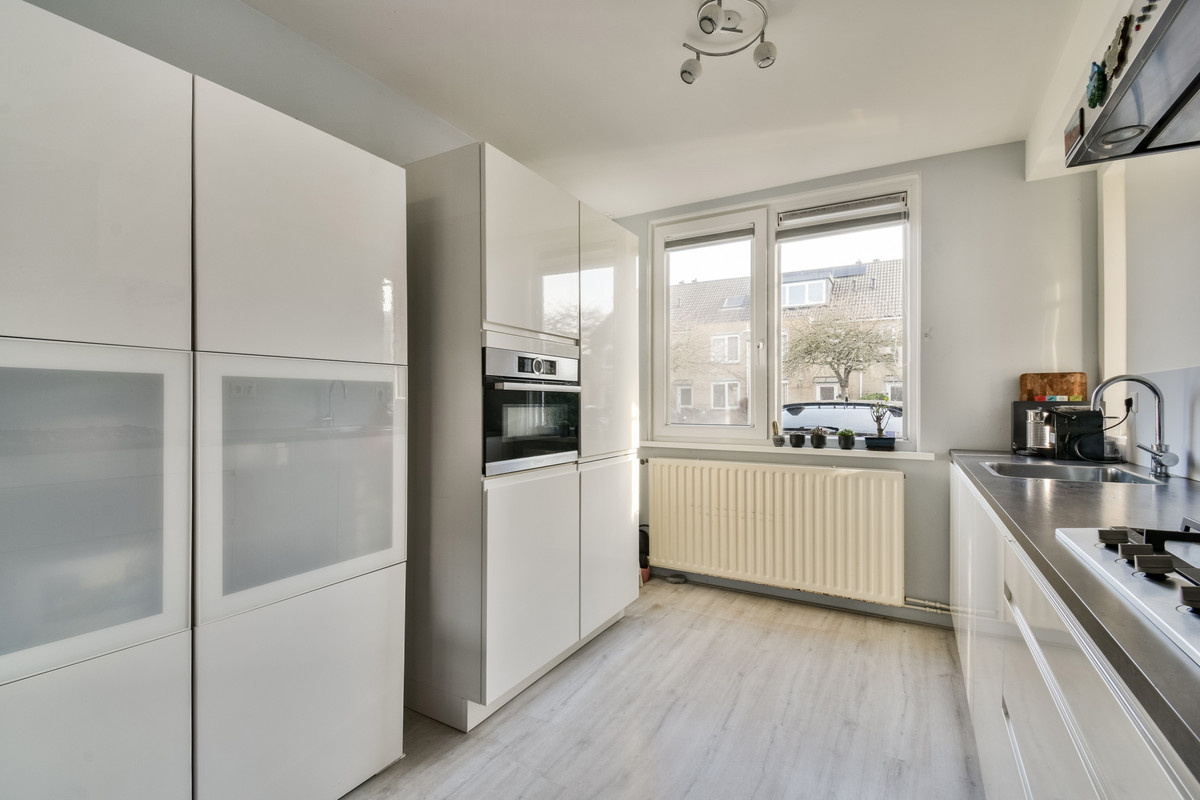 Tussenwoning te koop: Albert van Dalsumlaan 58, Amstelveen