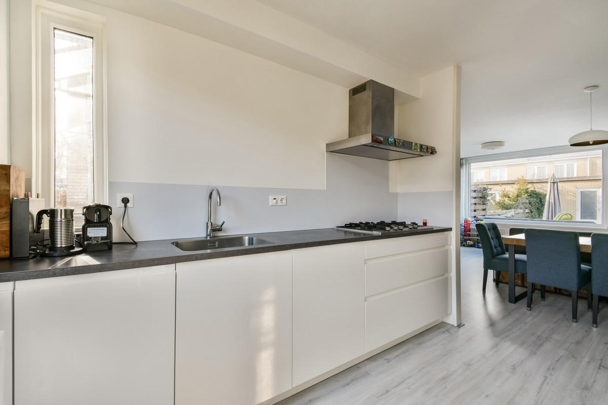 Tussenwoning te koop: Albert van Dalsumlaan 58, Amstelveen