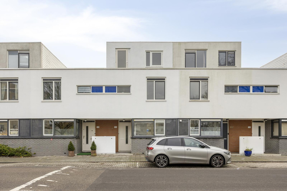 Tussenwoning te koop: Nehrusingel 130, Rotterdam