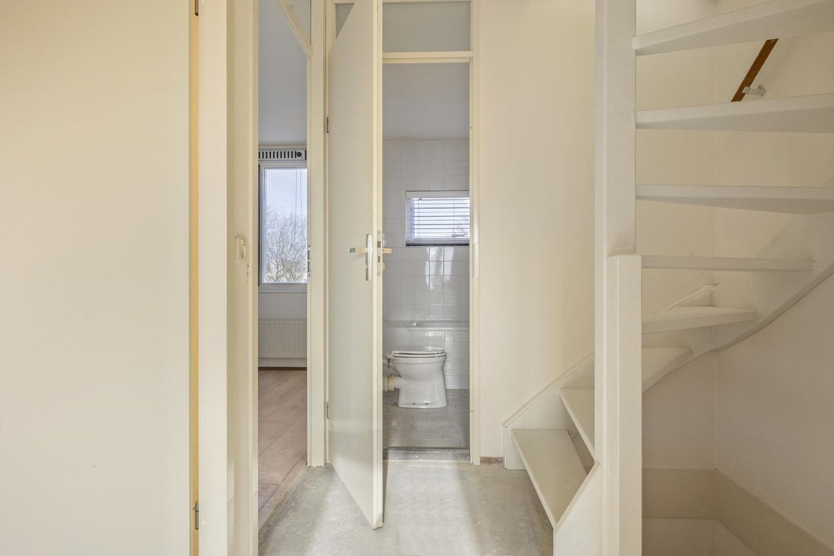 Tussenwoning te koop: Nehrusingel 130, Rotterdam