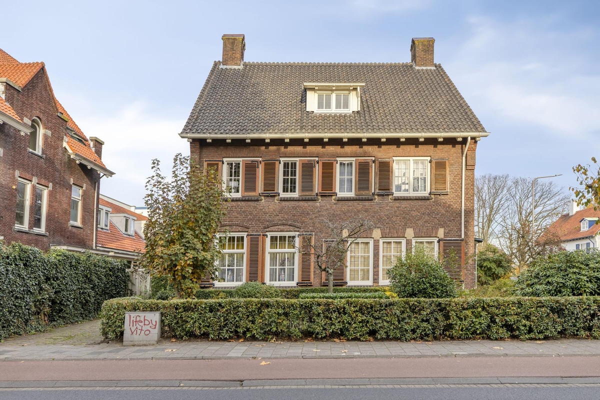 Twee-onder-één-kap te koop: Parklaan 1, Roosendaal