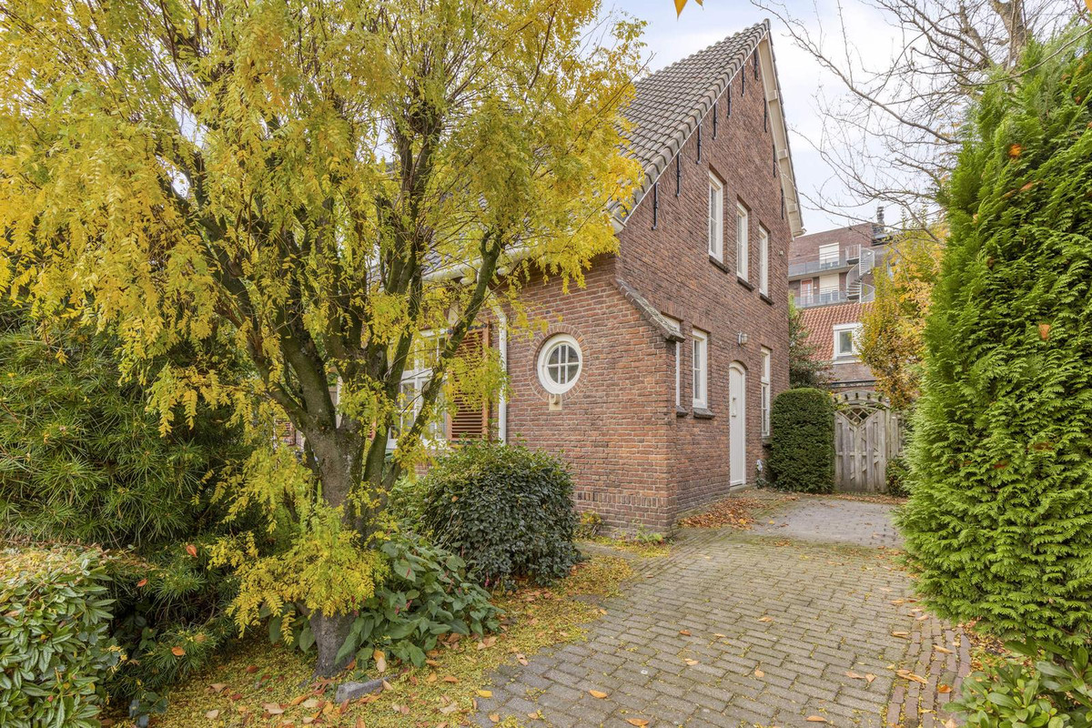 Twee-onder-één-kap te koop: Parklaan 1, Roosendaal