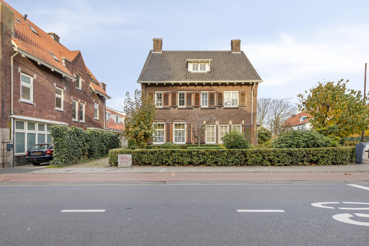 Twee-onder-één-kap te koop: Parklaan 1, Roosendaal