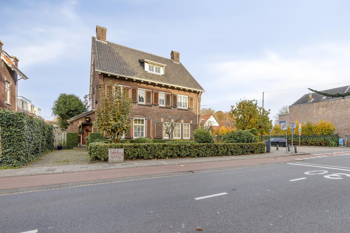 Twee-onder-één-kap te koop: Parklaan 1, Roosendaal