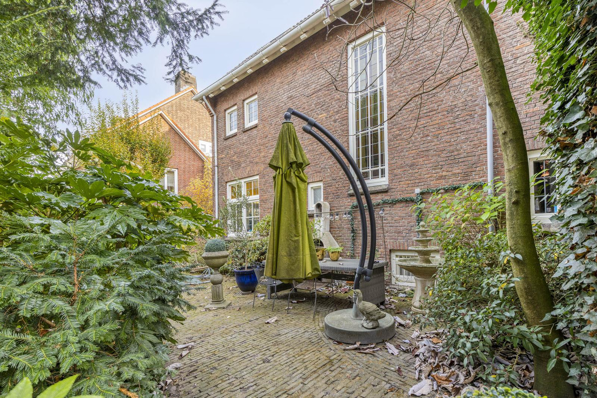 Twee-onder-één-kap te koop: Parklaan 1, Roosendaal
