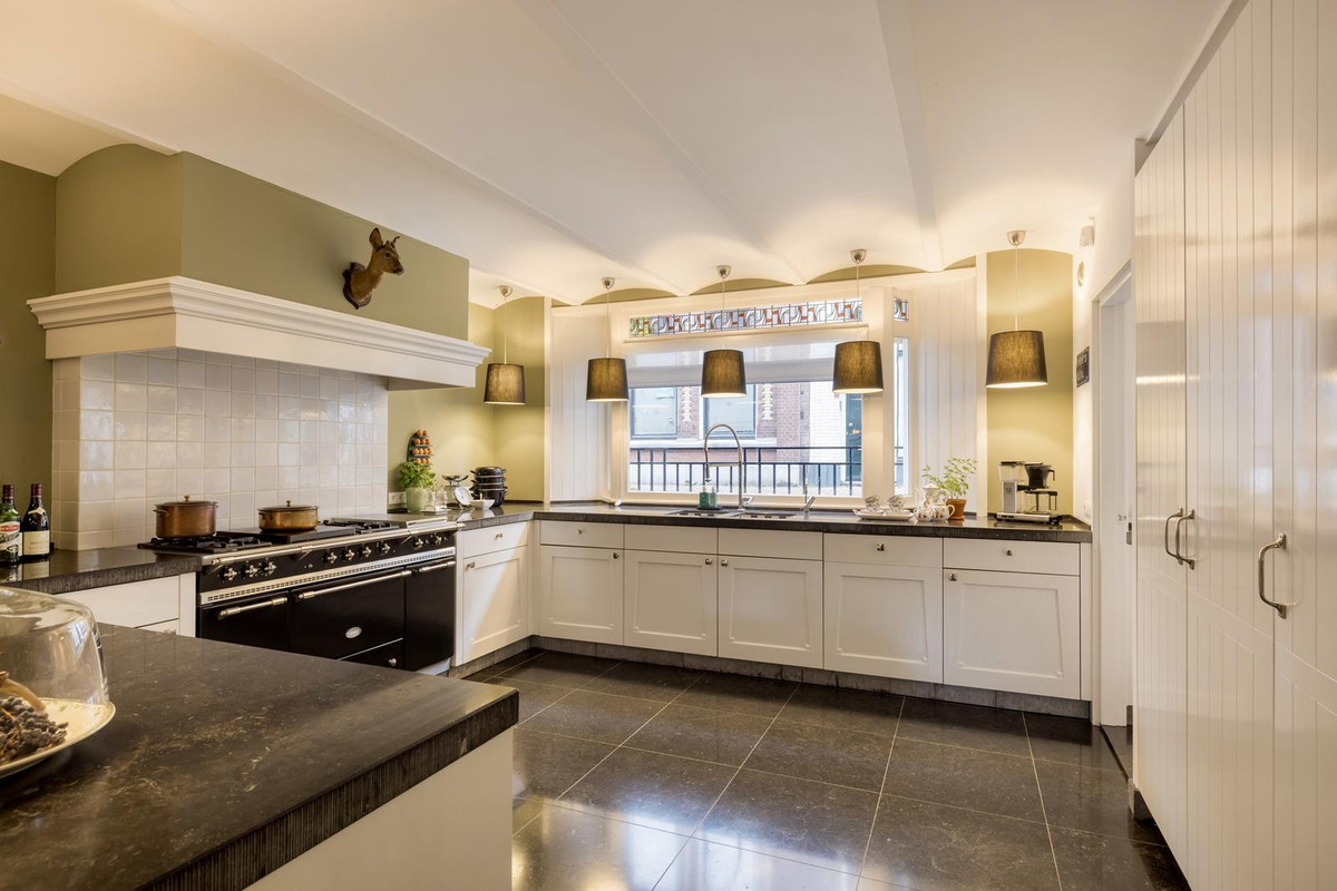 Tussenwoning te koop: Tuinstraat 112, Tilburg