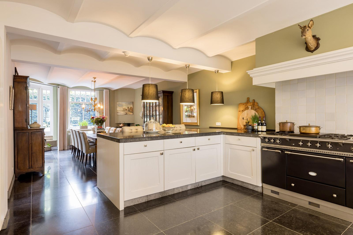 Tussenwoning te koop: Tuinstraat 112, Tilburg