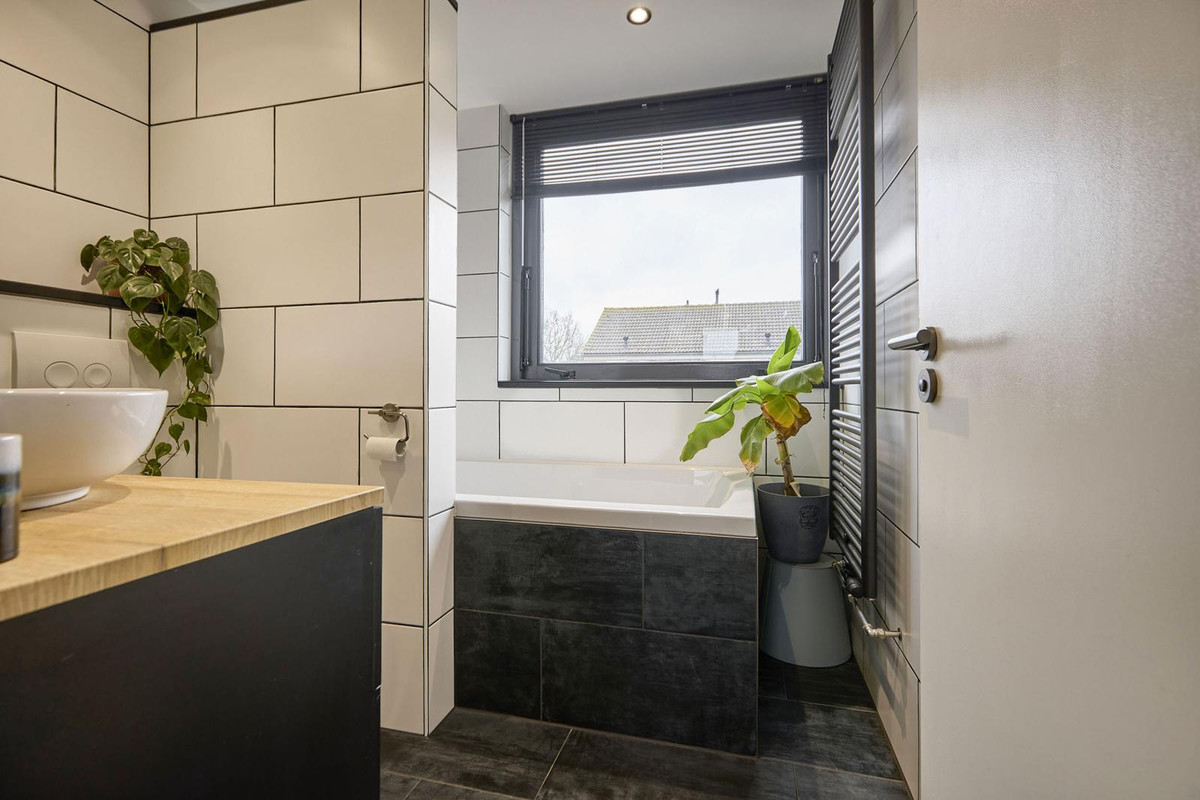 Hoekwoning te koop: Klaverveld 1, Nieuw-Vennep
