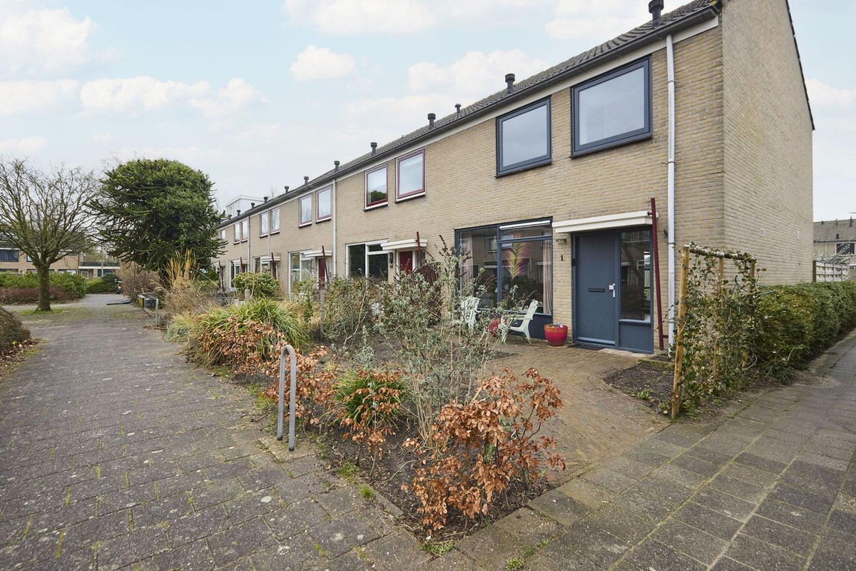 Hoekwoning te koop: Klaverveld 1, Nieuw-Vennep
