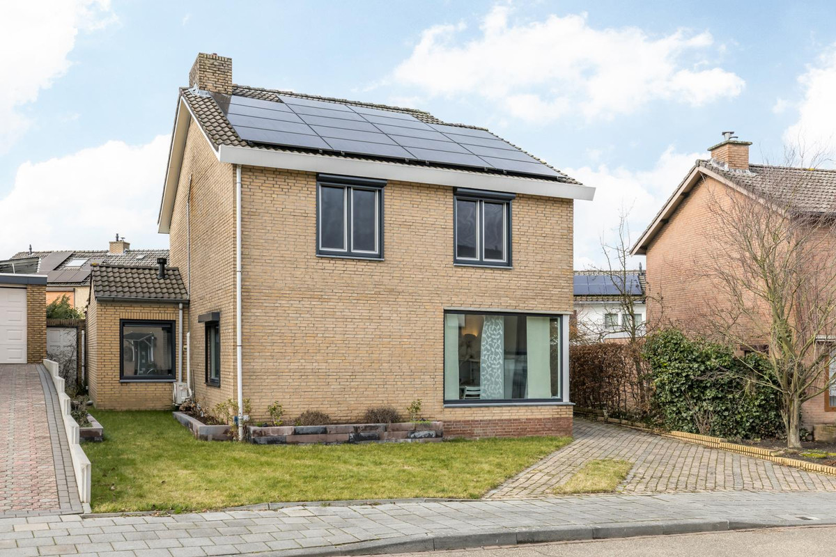 Vrijstaande woning te koop: Meybrug 15, Brunssum