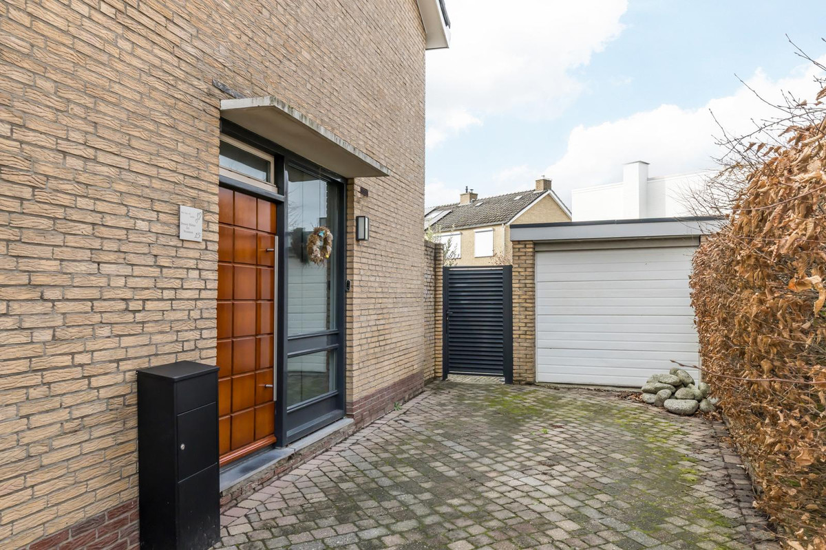 Vrijstaande woning te koop: Meybrug 15, Brunssum
