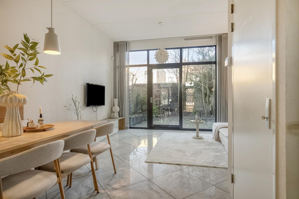 Tussenwoning te koop: Cornelis Zillesenlaan 7, Amsterdam