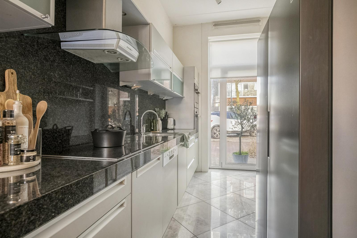 Tussenwoning te koop: Cornelis Zillesenlaan 7, Amsterdam