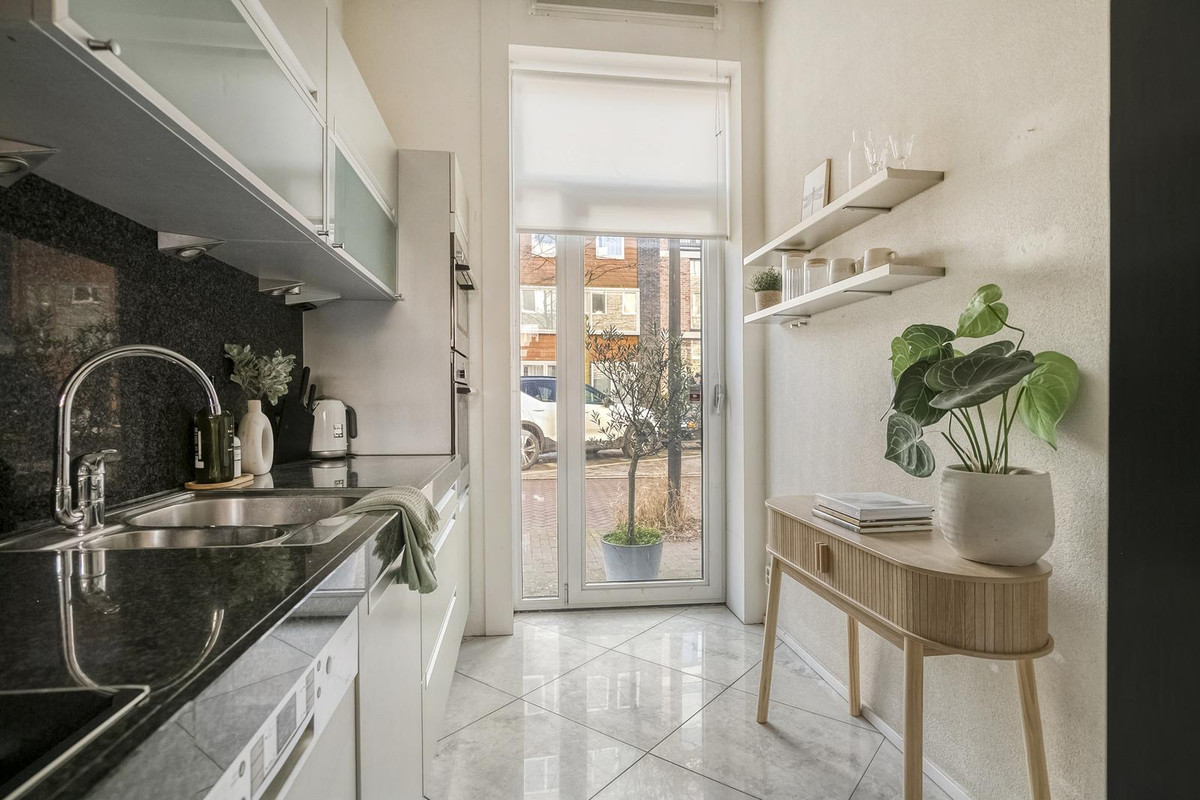 Tussenwoning te koop: Cornelis Zillesenlaan 7, Amsterdam
