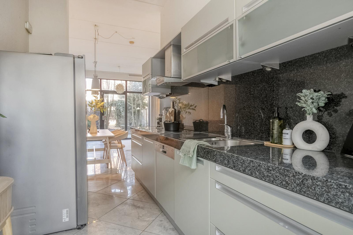 Tussenwoning te koop: Cornelis Zillesenlaan 7, Amsterdam