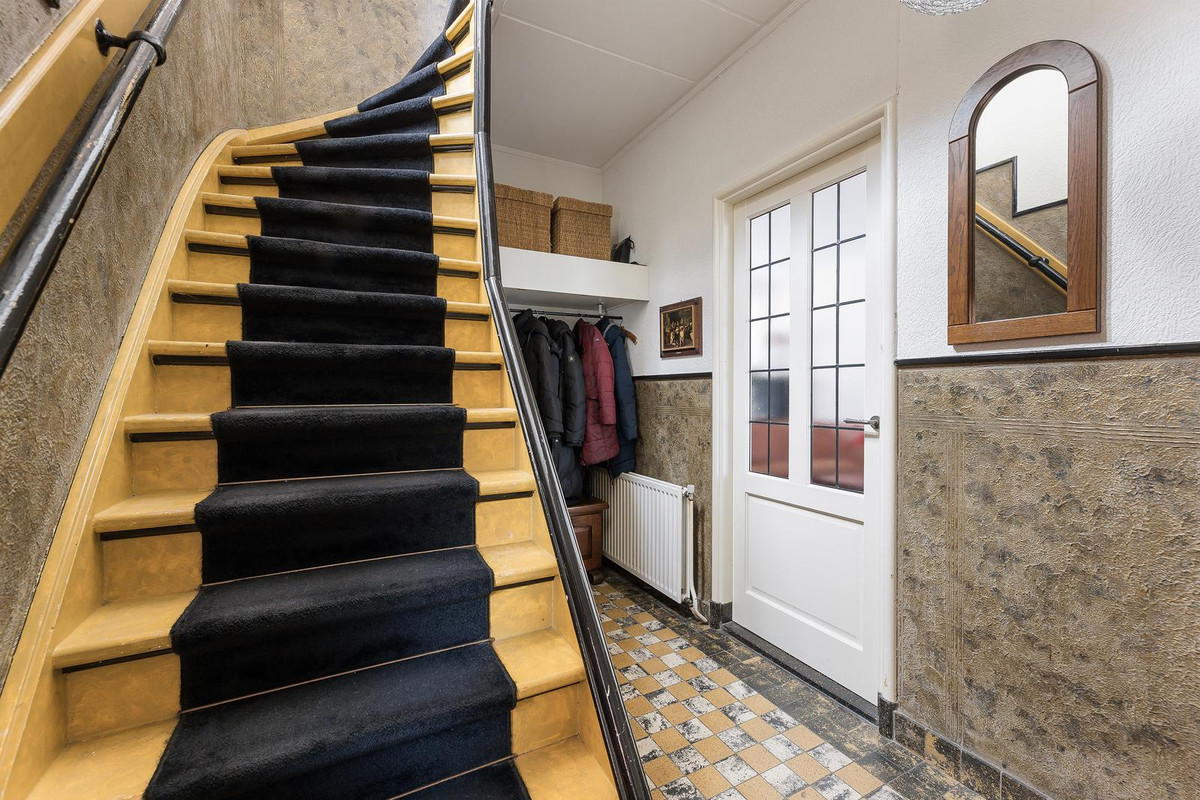 Twee-onder-één-kap te koop: Haaksbergerstraat 185, Enschede