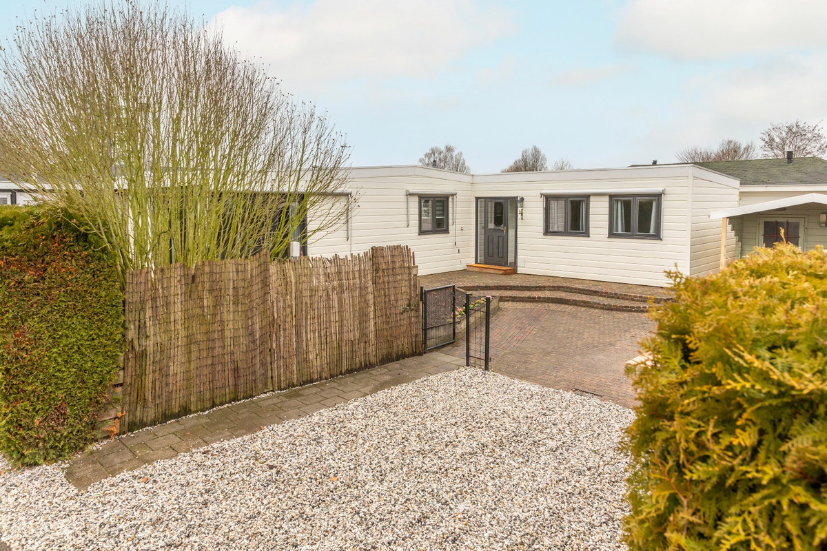 Vrijstaande woning te koop: Rijnbandijk 111-56, Maurik