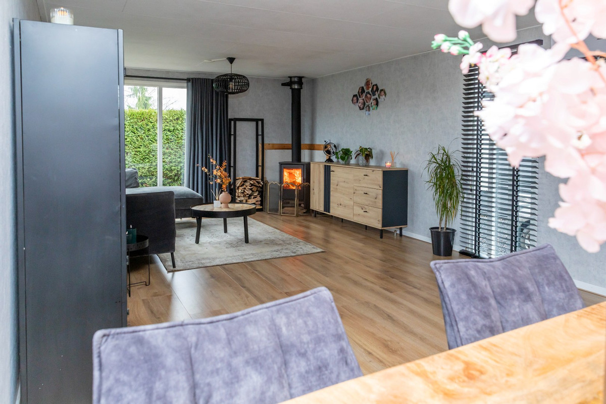 Vrijstaande woning te koop: Rijnbandijk 111-56, Maurik