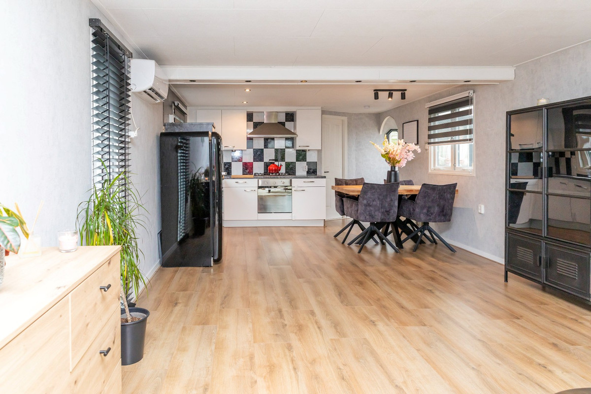 Vrijstaande woning te koop: Rijnbandijk 111-56, Maurik