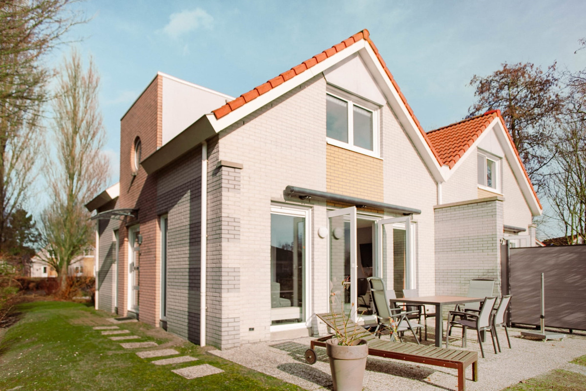 Twee-onder-één-kap te koop: Langezand 19, Makkum