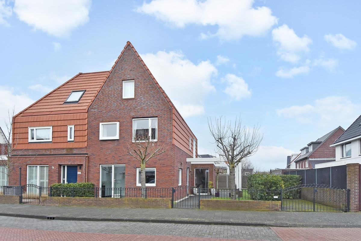 Twee-onder-één-kap te koop: Ellertsveldlaan 99, 'S-Gravenhage